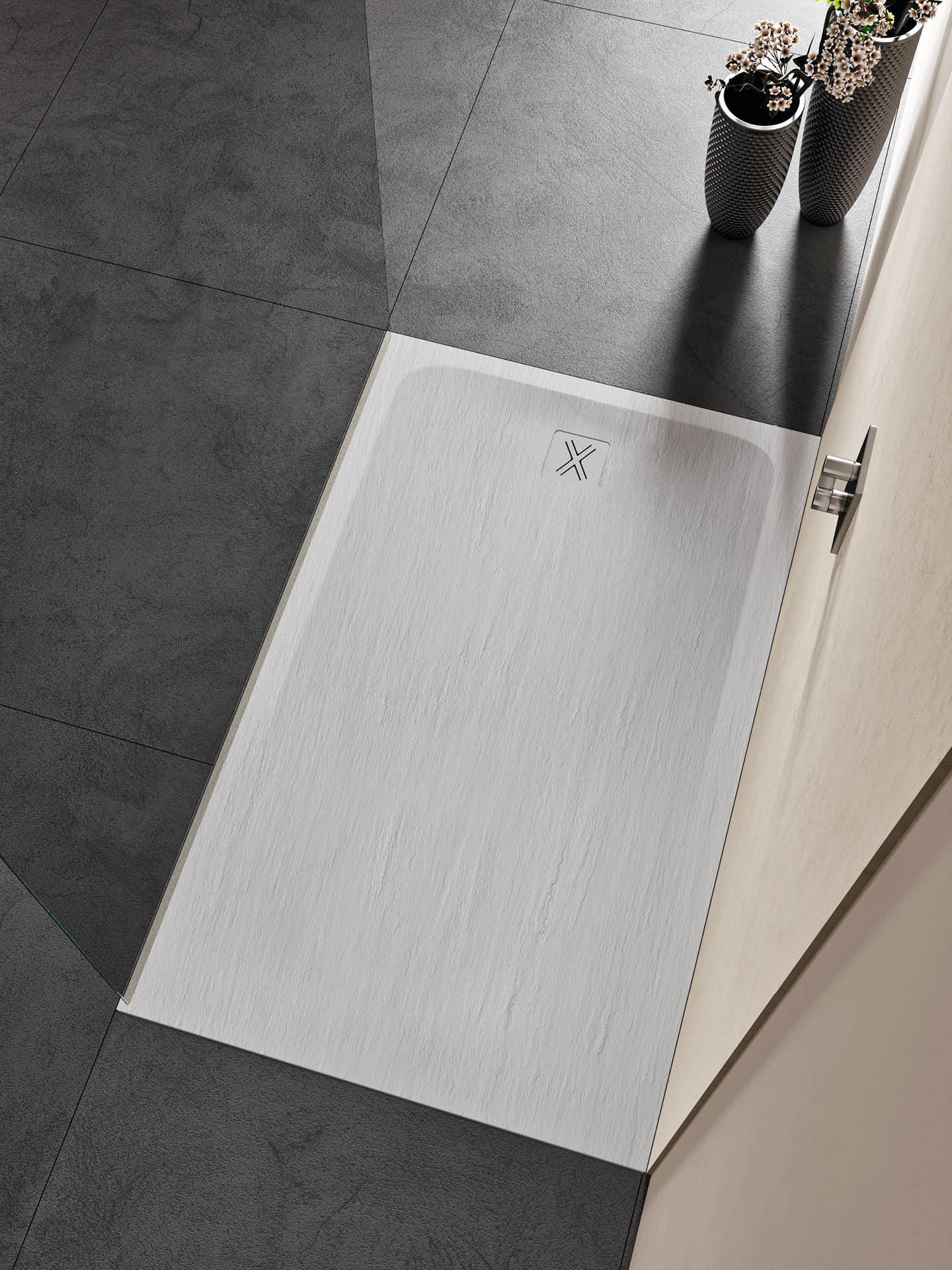 piatto doccia bianco rettangolare a filo pavimento raso con effetto ardesia
