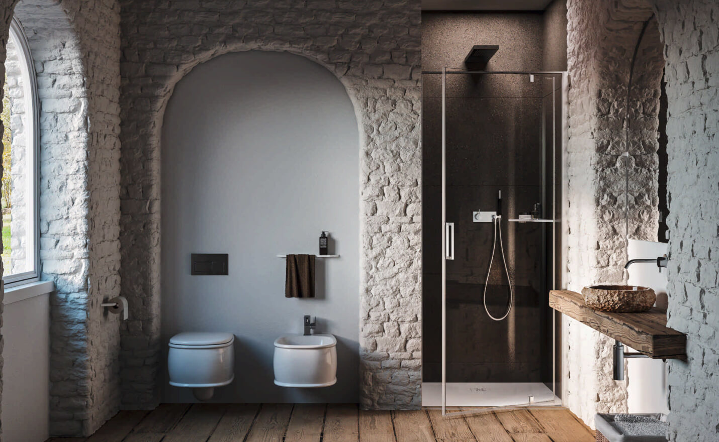 Cabina doccia in nicchia con anta pivotante e vetro trasparente senza profili a vista in un ambiente bagno rustico