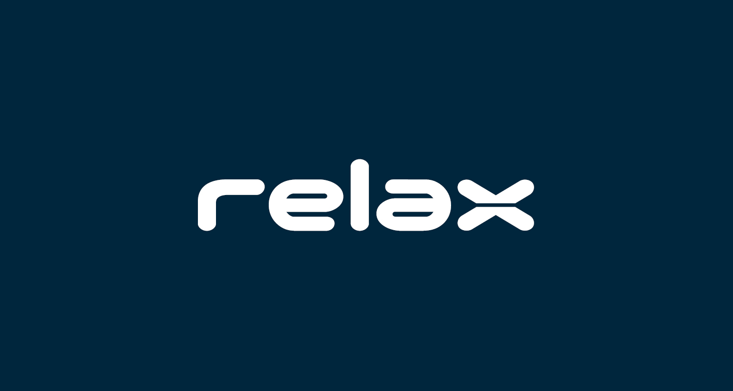 Logo Relax bianco su sfondo blu