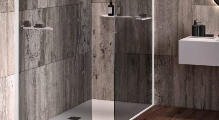 Mensole Oblique sostengono la cabina doccia